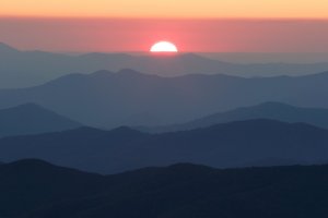 Photos of a sunset over mountain ranges
