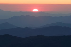 Photos of a sunset over mountain ranges